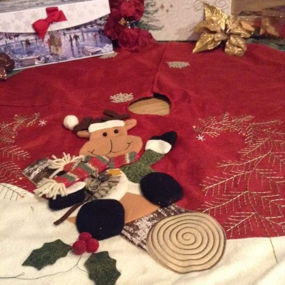 Christmas tree skirt - Picture 1 of 4
